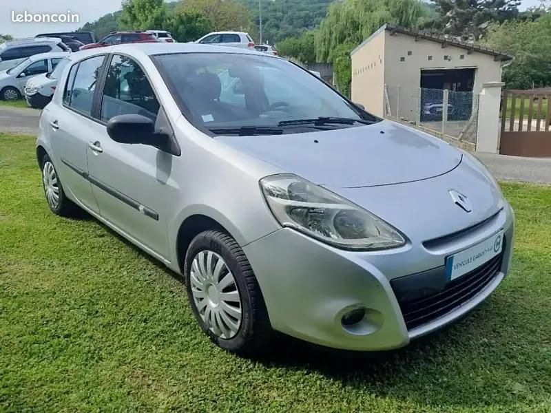 Gris Utilisé 2010 Renault Clio III Berline | 5 480 € (Prix assez cher) - Image 1/4