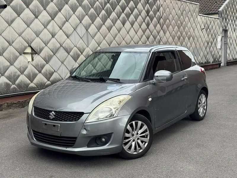 Gris Utilisé 2012 Suzuki Swift Berline | 1 490 € - Image 1/4