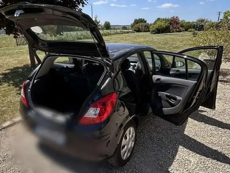 Noir Utilisé 2010 Opel Corsa Essentia Berline | 2 500 € (Bon prix) - Image 1/4