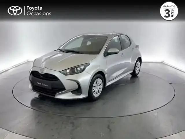 Gris minéral (m) Utilisé 2024 Toyota Yaris Business Edition Berline | 18 890 € - Image 1/4