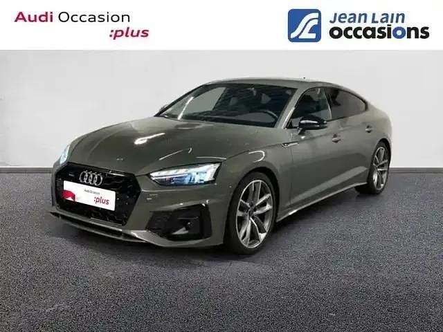 Gris chronos métallisé Utilisé 2024 Audi A5 Sportback Competition Citadine | 49 590 € (Prix assez cher) - Image 1/4