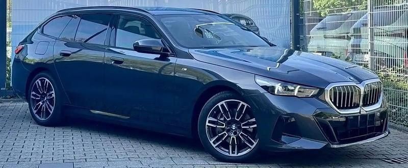 Gris Utilisé 2024 BMW 540 M Sport Break | 88 900 € - Image 1/4