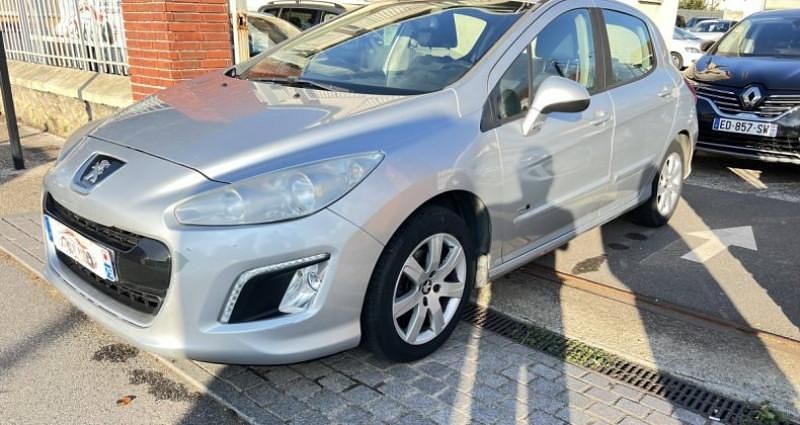 Utilisé 2013 Peugeot 308 Style Berline | 4 900 € - Image 1/4
