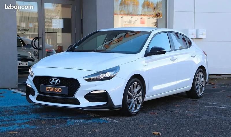 Blanc Utilisé 2019 Hyundai i30 Edition Berline | 13 490 € (Bon prix) - Image 1/4