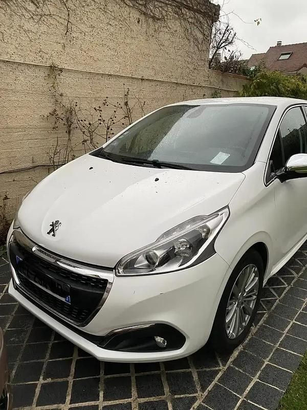 Blanc Occasion 2018 Peugeot 208 Allure Citadine | 8 000 € (Prix juste) - Image 1/4