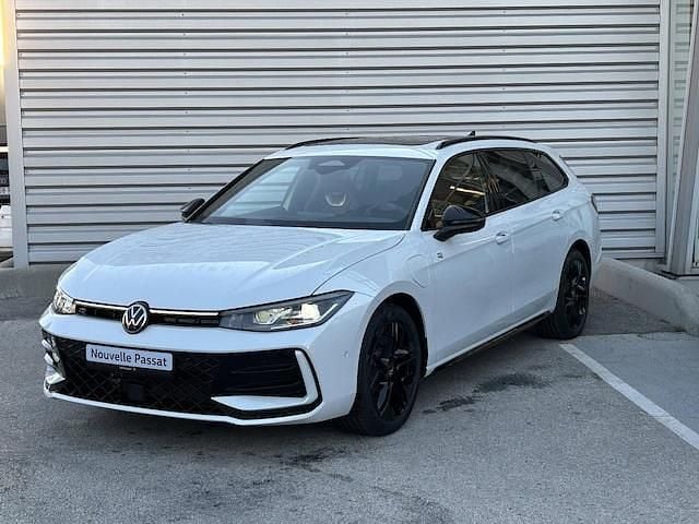 Utilisé 2025 VW Passat R-line | 51 600 € (Prix cher) - Image 1/4