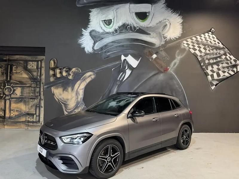 Gris Utilisé 2023 Mercedes GLA220 AMG line SUV | 47 990 € (Prix cher) - Image 1/4