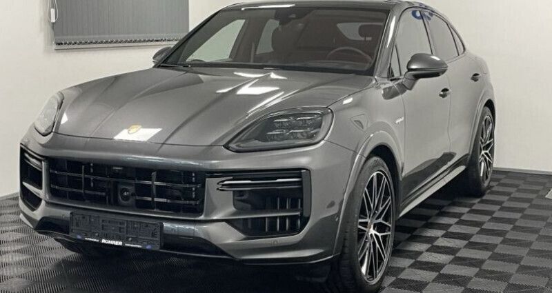Utilisé 2024 Porsche Cayenne Turbo E-Hybrid SUV | 186 000 € - Image 1/4