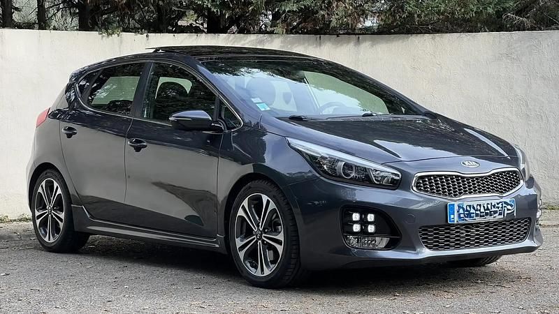 Gris Utilisé 2018 Kia Ceed GT GT-Line Berline | 12 850 € (Prix juste) - Image 1/4