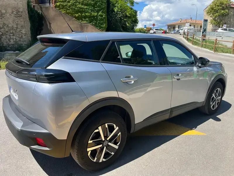 Argent Utilisé 2023 Peugeot 2008 S SUV | 14 850 € (Super prix) - Image 1/4