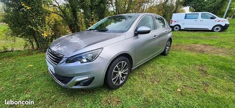 Gris Utilisé 2014 Peugeot 308 Allure Berline | 9 990 € (Prix juste) - Image 1/4