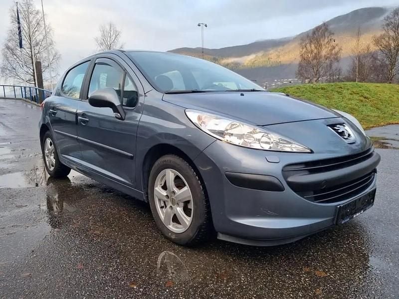Occasion 2007 Peugeot 207 Premium Berline | 2 000 € (Prix juste) - Image 1/4