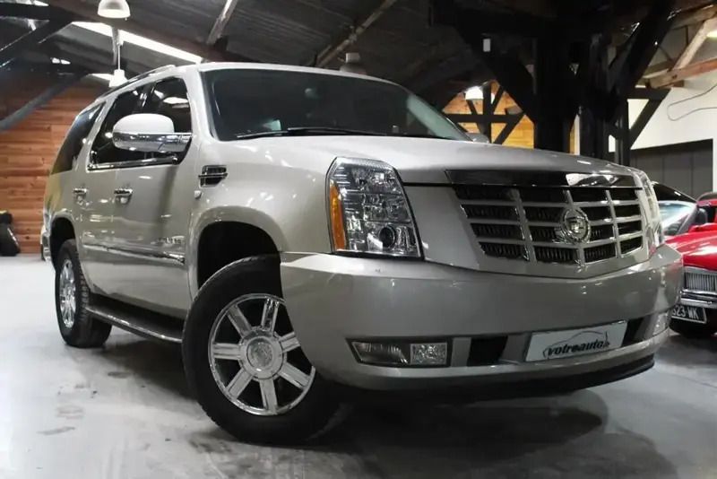 Gris Utilisé 2010 Cadillac Escalade SUV | 34 800 € - Image 1/4