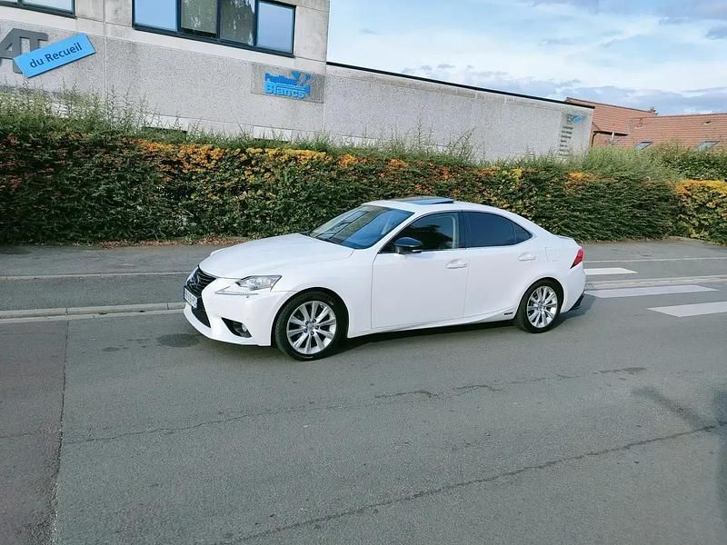 Blanc Utilisé 2014 Lexus IS300h Executive Line Berline | 16 200 € - Image 1/4
