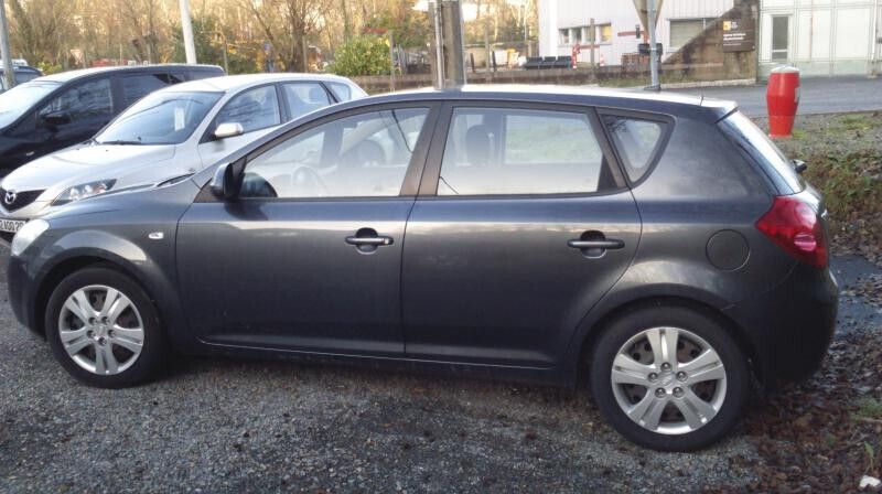 Gris Utilisé 2008 Kia Ceed Active Berline | 12 990 € - Image 1/3