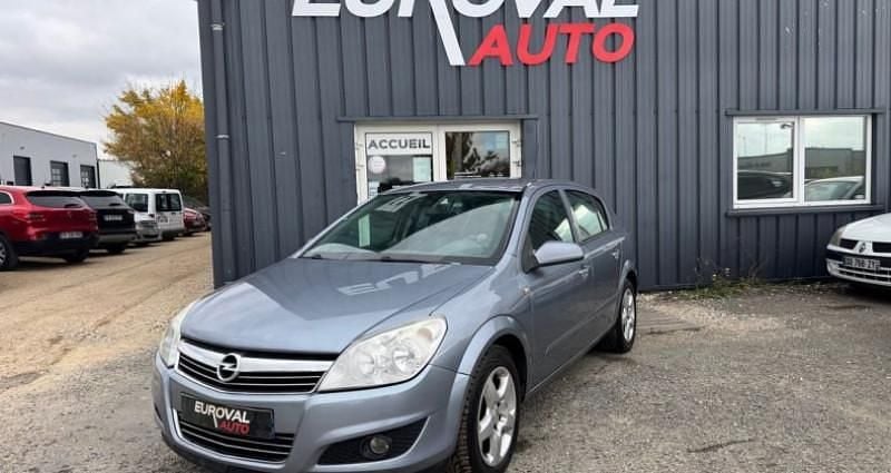 Utilisé 2008 Opel Astra Edition Berline | 4 990 € - Image 1/4