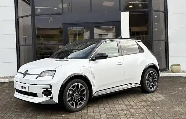 Blanc nacre/toit noir Occasion 2025 Renault 5 E-Tech Berline | 31 690 € (Prix juste) - Image 1/4