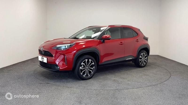 Rouge Occasion 2023 Toyota Yaris Hybrid Design SUV | 24 999 € (Prix juste) - Image 1/4