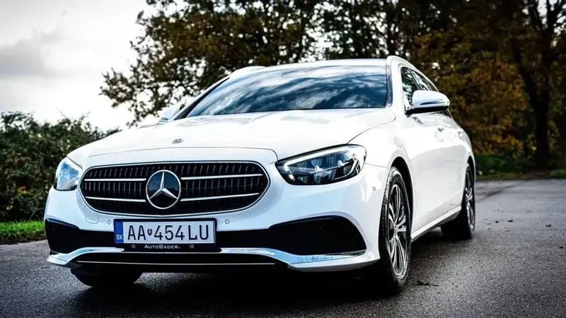 Blanc Utilisé 2023 Mercedes E220 Avantgarde Break | 36 000 € (Super prix) - Image 1/4