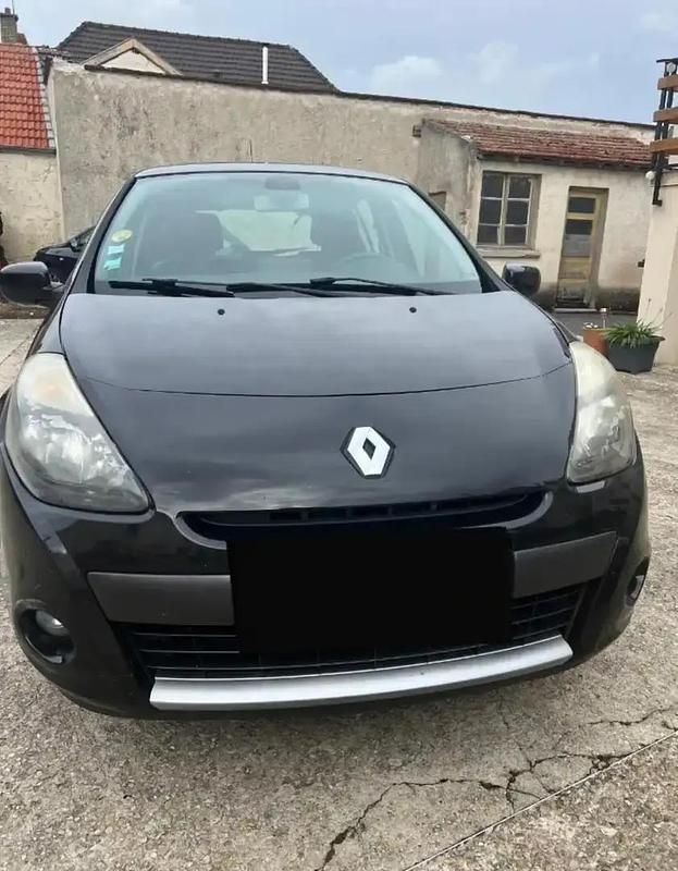 Utilisé 2010 Renault Clio II Dynamique Berline | 4 500 € (Prix juste) - Image 1/4
