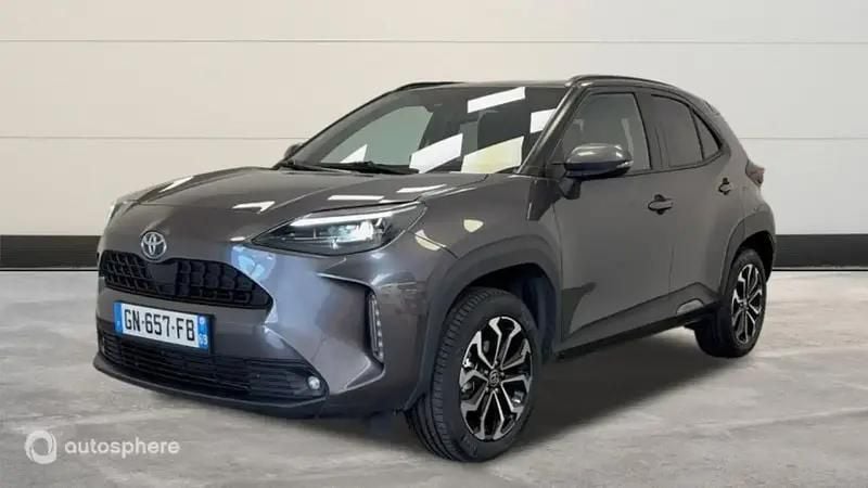 Gris Utilisé 2023 Toyota Yaris Cross Design SUV | 23 799 € (Prix juste) - Image 1/4