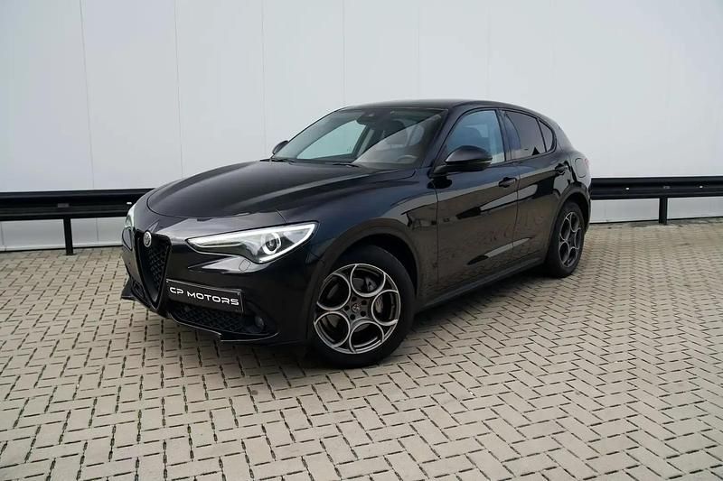 Noir Utilisé 2017 Alfa Romeo Stelvio SUV | 17 995 € (Prix juste) - Image 1/4