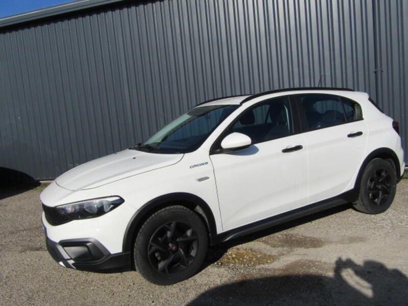 Blanc Utilisé 2023 Fiat Tipo Cross Berline | 18 886 € (Bon prix) - Image 1/3