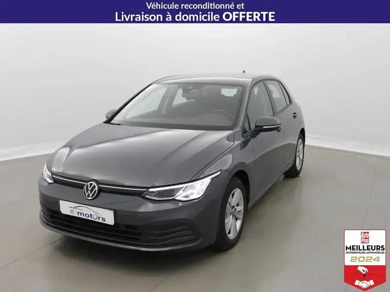 Gris Utilisé 2024 VW Golf VIII Life Berline | 25 290 € (Prix juste) - Image 1/4
