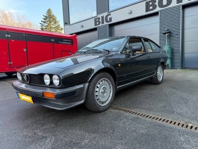 Gris Utilisé 1983 Alfa Romeo GTV Coupé | 19 900 € - Image 1/4