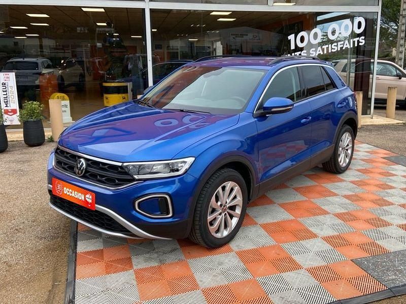 Bleu ravenna metal Utilisé 2024 VW T-Roc Life SUV | 22 980 € (Prix juste) - Image 1/4