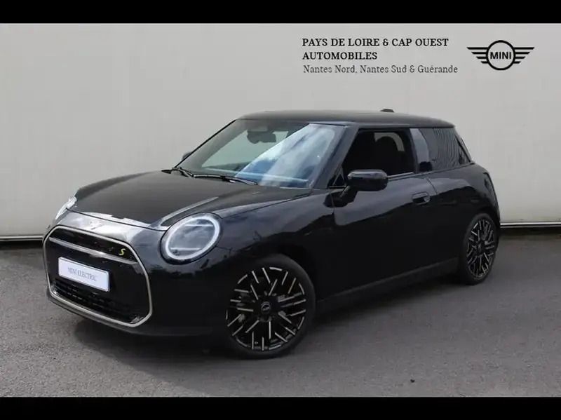 Noir Utilisé 2024 Mini Cooper SE Favoured Citadine | 34 900 € (Prix assez cher) - Image 1/4