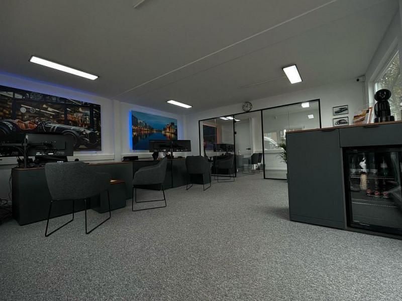 Image 4/4