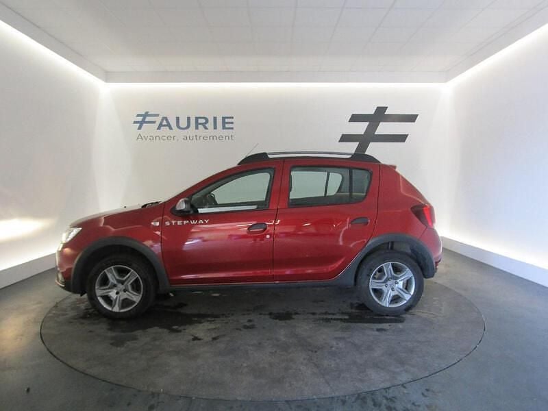 Rouge Utilisé 2020 Dacia Sandero Stepway Citadine | 12 490 € (Prix juste) - Image 1/4