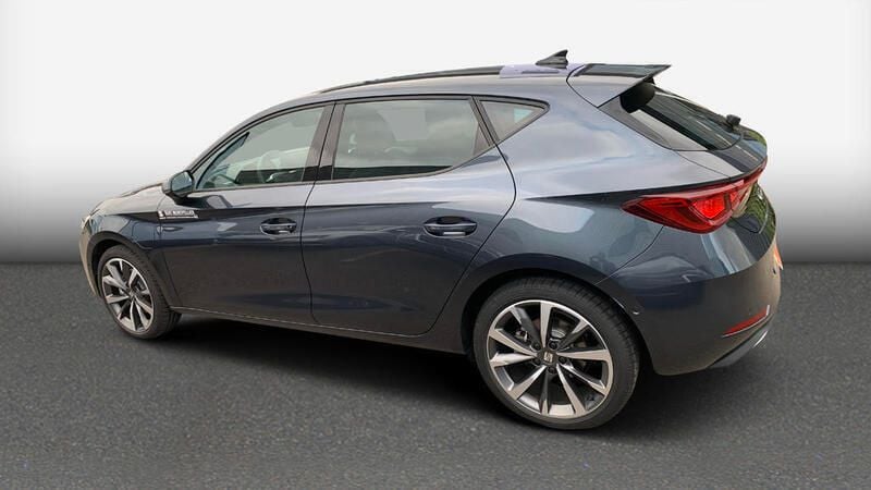 Gris Utilisé 2024 Seat Leon FR Berline | 27 990 € (Prix juste) - Image 1/3