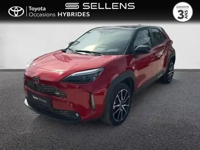Rouge intense/toit noir (m) Utilisé 2023 Toyota Yaris Hybrid Sport SUV | 25 990 € (Prix cher) - Image 1/4