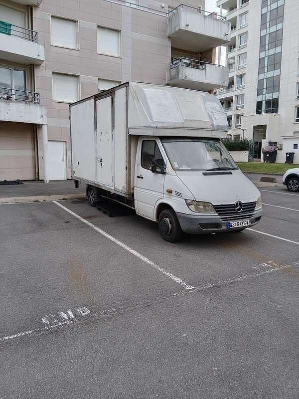 Image 3/4