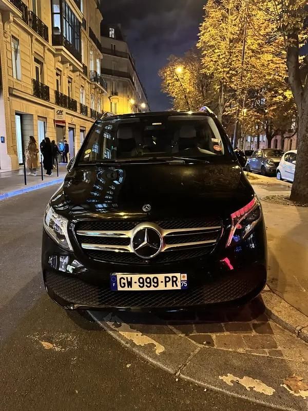 Noir Utilisé 2022 Mercedes V300 Avantgarde Edition Monospace | 75 990 € - Image 1/4