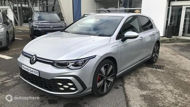 Reflet d'argent métallisée Utilisé 2024 VW Golf VIII GTE Berline | 37 699 € - Image 1/4