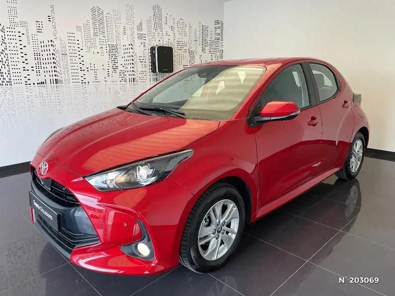 Rouge Utilisé 2024 Toyota Yaris Business Edition | 16 990 € (Prix juste) - Image 1/4