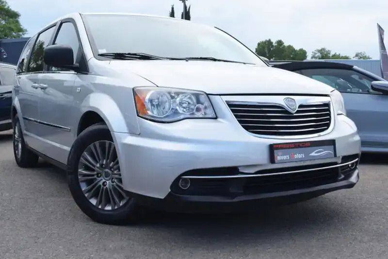 Gris Utilisé 2012 Lancia Voyager Gold Monospace | 15 400 € - Image 1/4