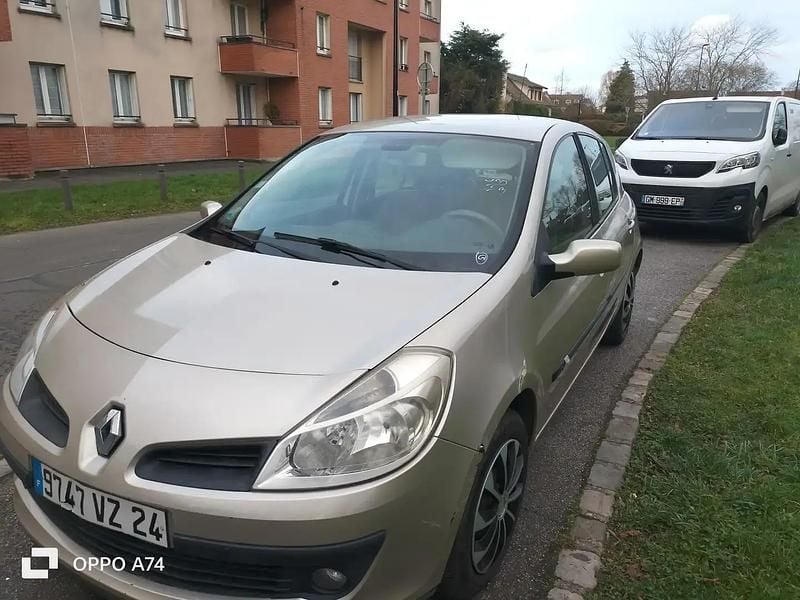 Occasion 2008 Renault Clio II Dynamique Berline | 1 990 € (Bon prix) - Image 1/4