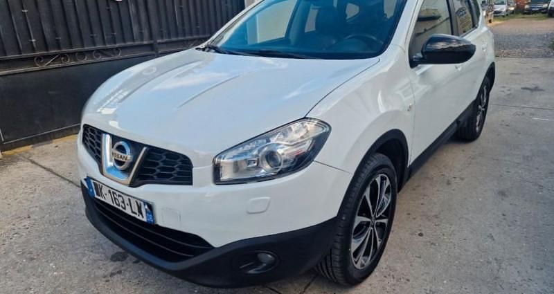 Blanc Utilisé 2014 Nissan Qashqai +2 Tekna SUV | 8 950 € - Image 1/4