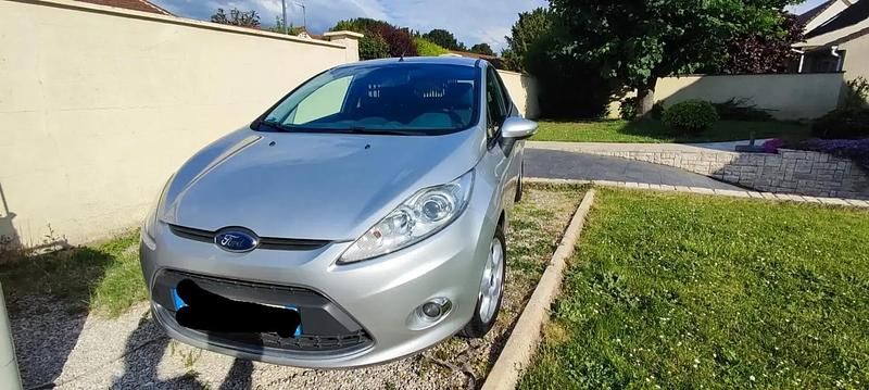 Gris Utilisé 2012 Ford Fiesta Titanium Citadine | 6 900 € (Prix cher) - Image 1/4