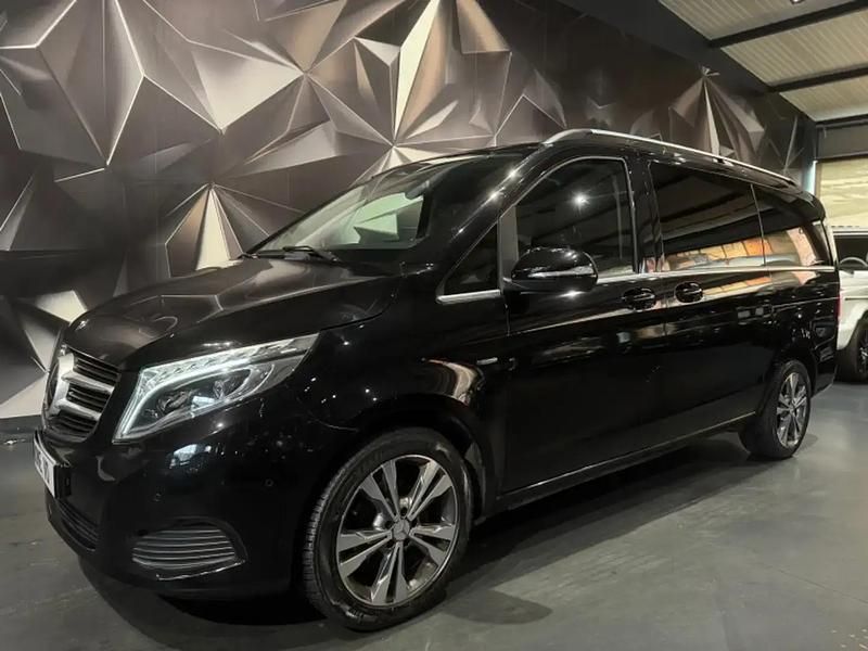 Noir Utilisé 2016 Mercedes V220 Executive Monospace | 45 990 € - Image 1/4