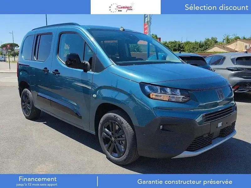Bleu Nouvelle 2025 Fiat Doblò Style Monospace | 32 880 € - Image 1/4