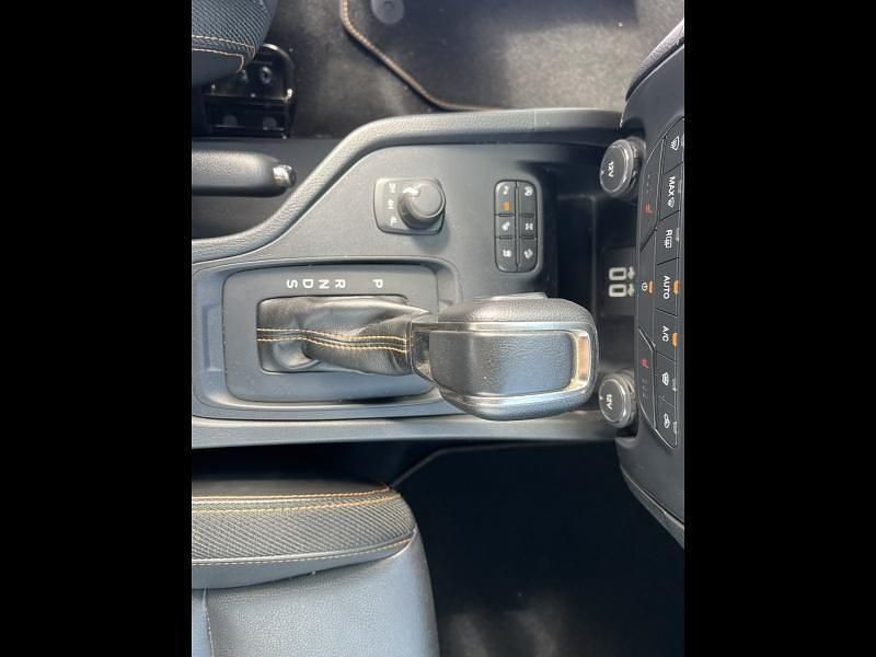 Image 3/4