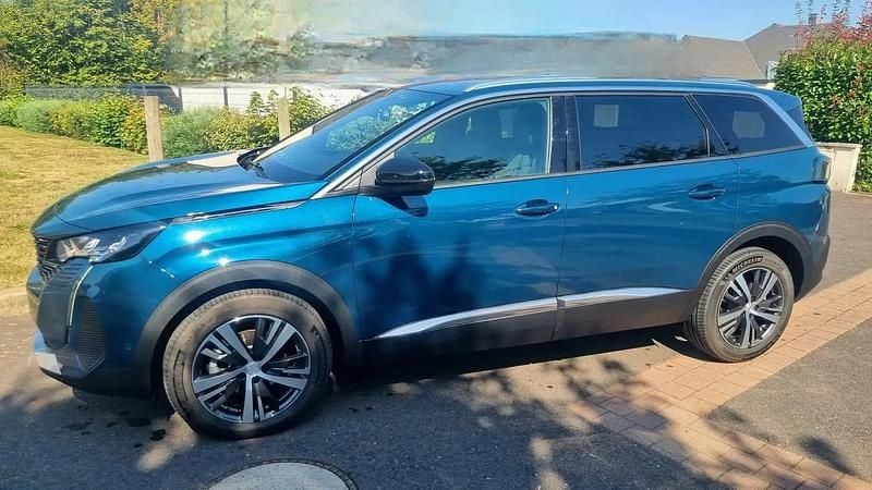 Bleu Utilisé 2024 Peugeot 5008 Allure Monospace | 32 990 € - Image 1/4