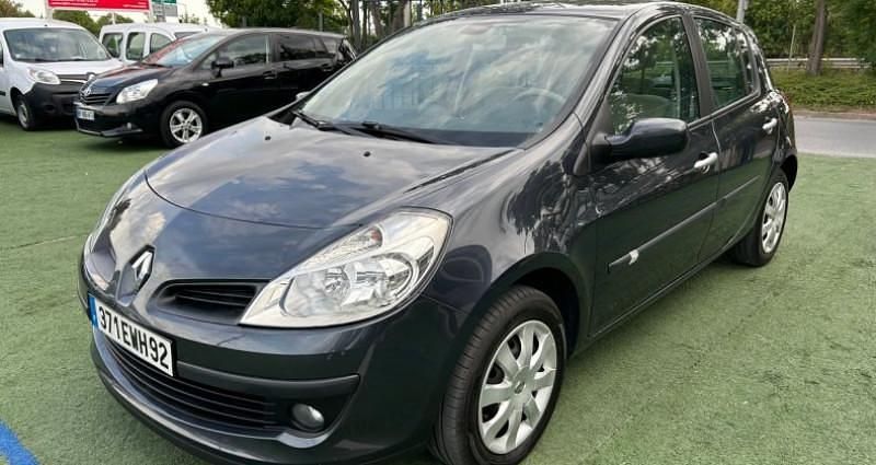 Utilisé 2006 Renault Clio III Privilege Citadine | 4 990 € (Prix juste) - Image 1/4