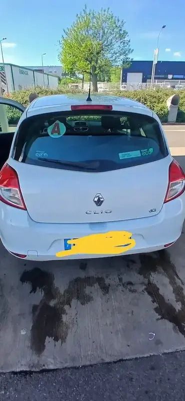 Utilisé 2011 Renault Clio II Dynamique Berline | 5 000 € (Prix juste) - Image 1/4