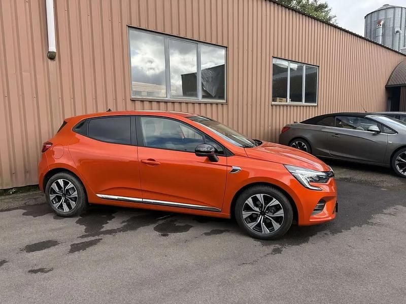 Blanc Utilisé 2021 Renault Clio V LIMITED Berline | 14 990 € (Bon prix) - Image 1/4